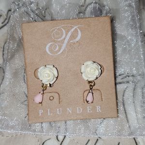 Beautiful Plunder Earrings NWOT